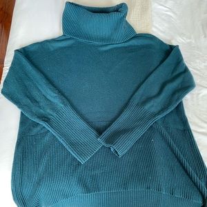 Lou & Grey women’s oversized turtleneck sweater